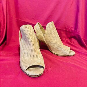 Cole Haan- Callista- suede, sandal, beige, size 9 1/2
